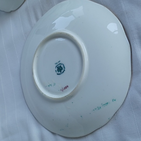 Coalport Vintage Made in England "Ribbons and Roses" Teacups & Saucers - Picture 12 of 13